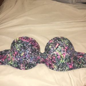 Victoria Secret swim 36 DD. Comes with straps!
